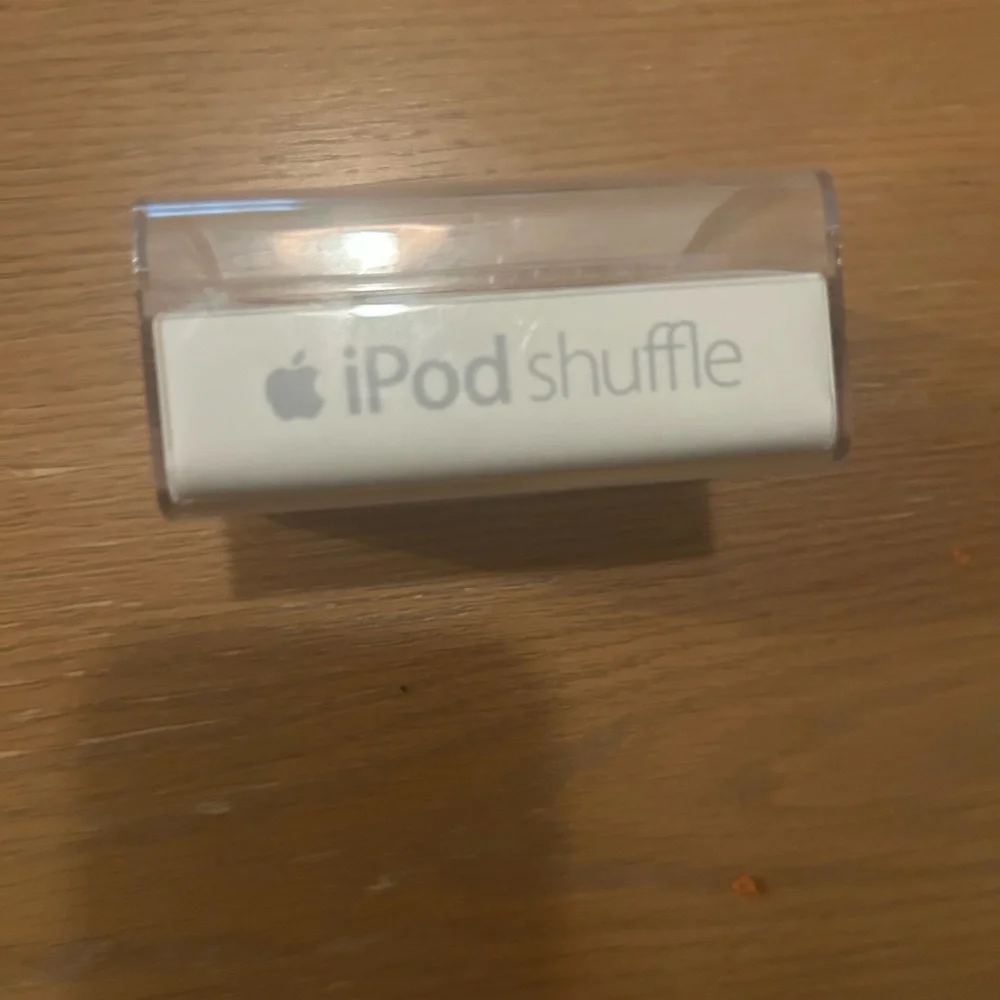 iPod Shuffle Compact Clip MP3 Player
